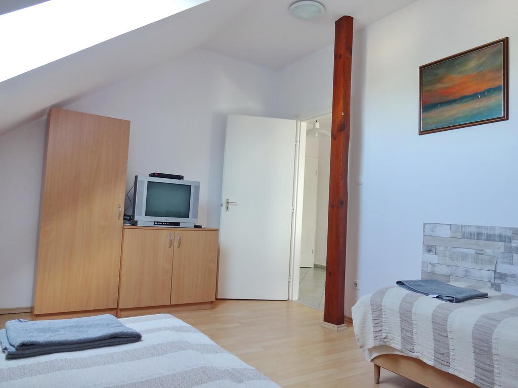 Albizia Apartments Balatonfured Bagian luar foto