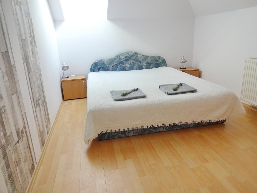 Albizia Apartments Balatonfured Bagian luar foto