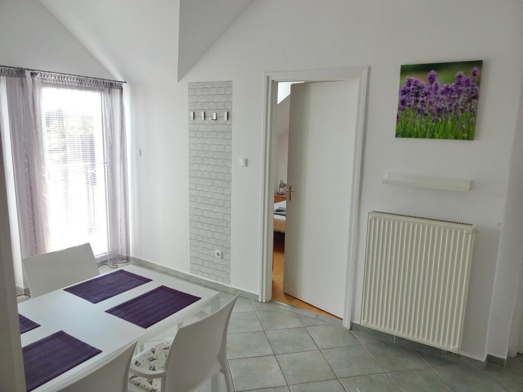 Albizia Apartments Balatonfured Bagian luar foto