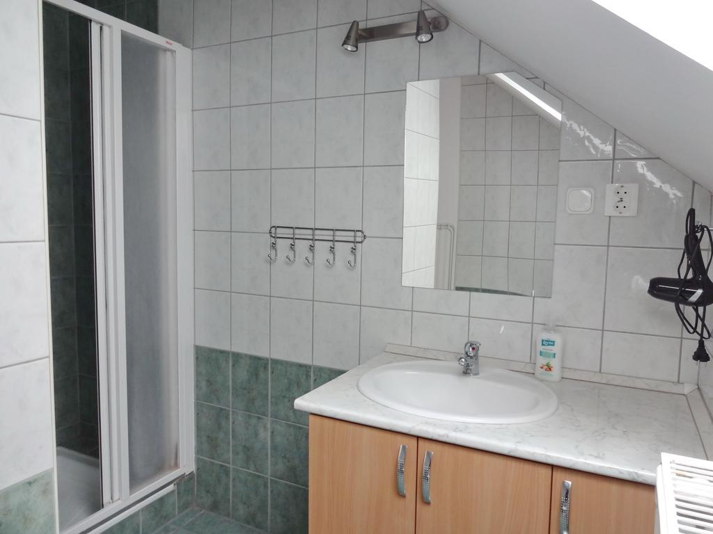 Albizia Apartments Balatonfured Bagian luar foto