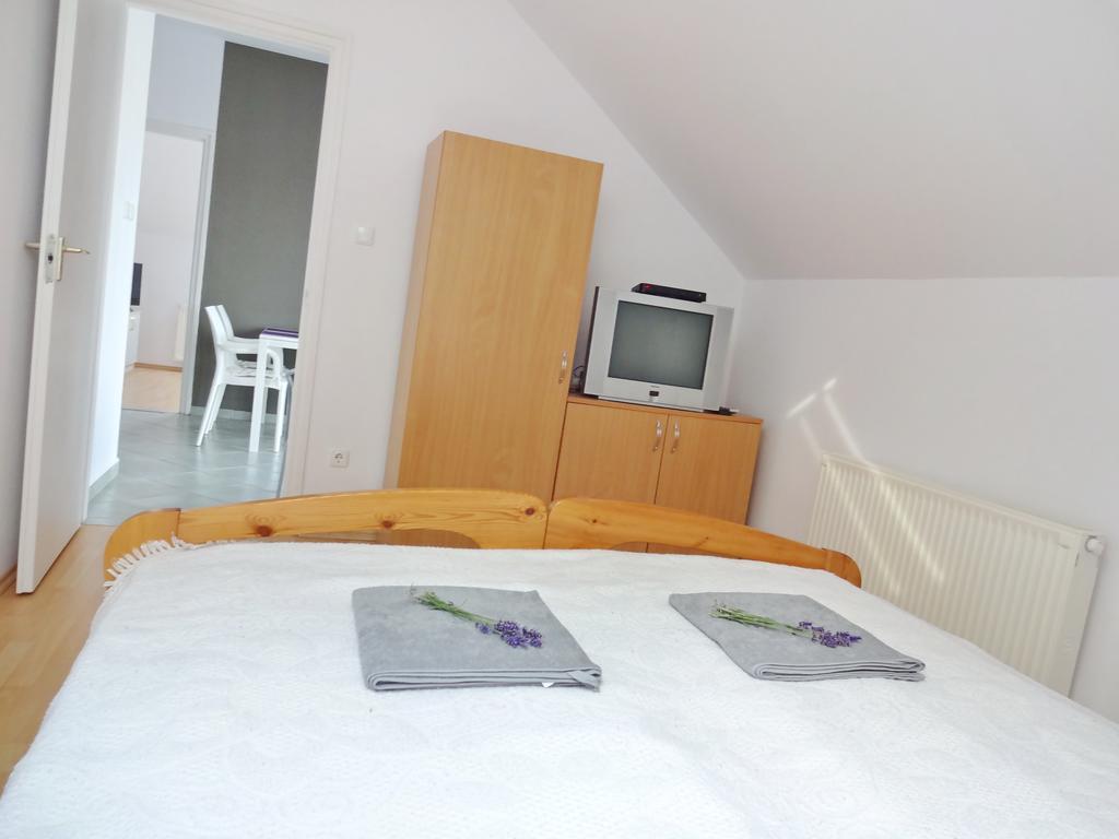 Albizia Apartments Balatonfured Bagian luar foto