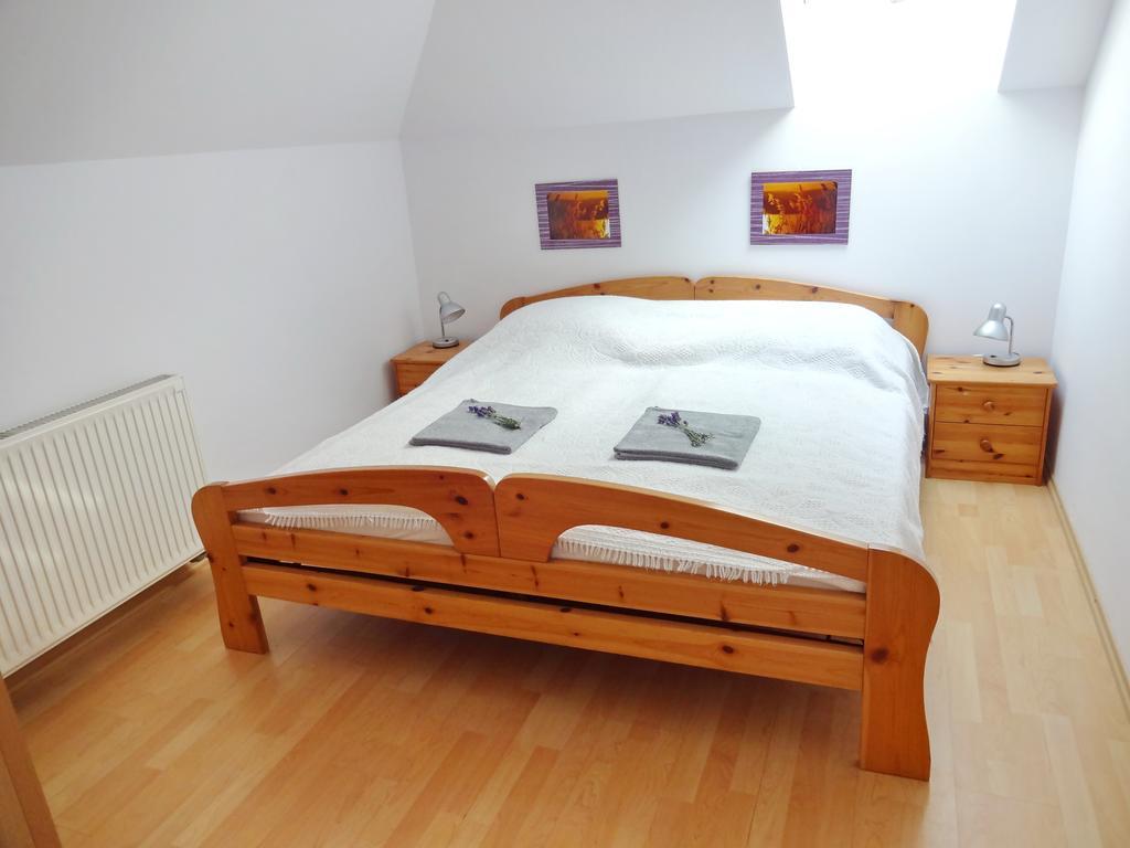 Albizia Apartments Balatonfured Bagian luar foto