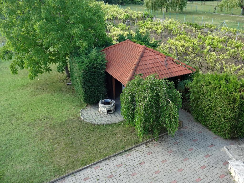 Albizia Apartments Balatonfured Bagian luar foto