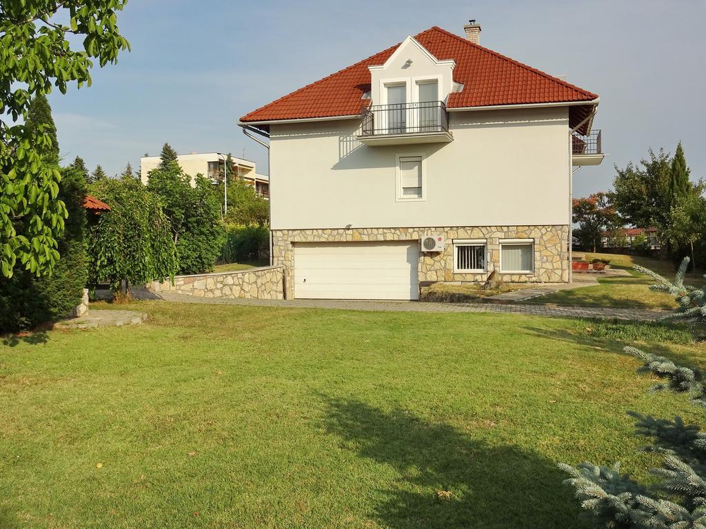 Albizia Apartments Balatonfured Bagian luar foto